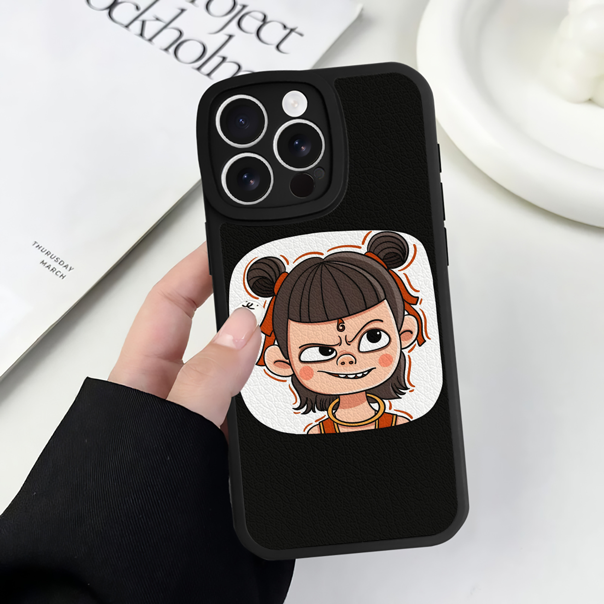 （画像用） Ne Zha 2 ナタ 魔童の大暴れ 【iPhone 16シリーズ対応】シリコンスマホケース（レザー調） 材質：シリコン